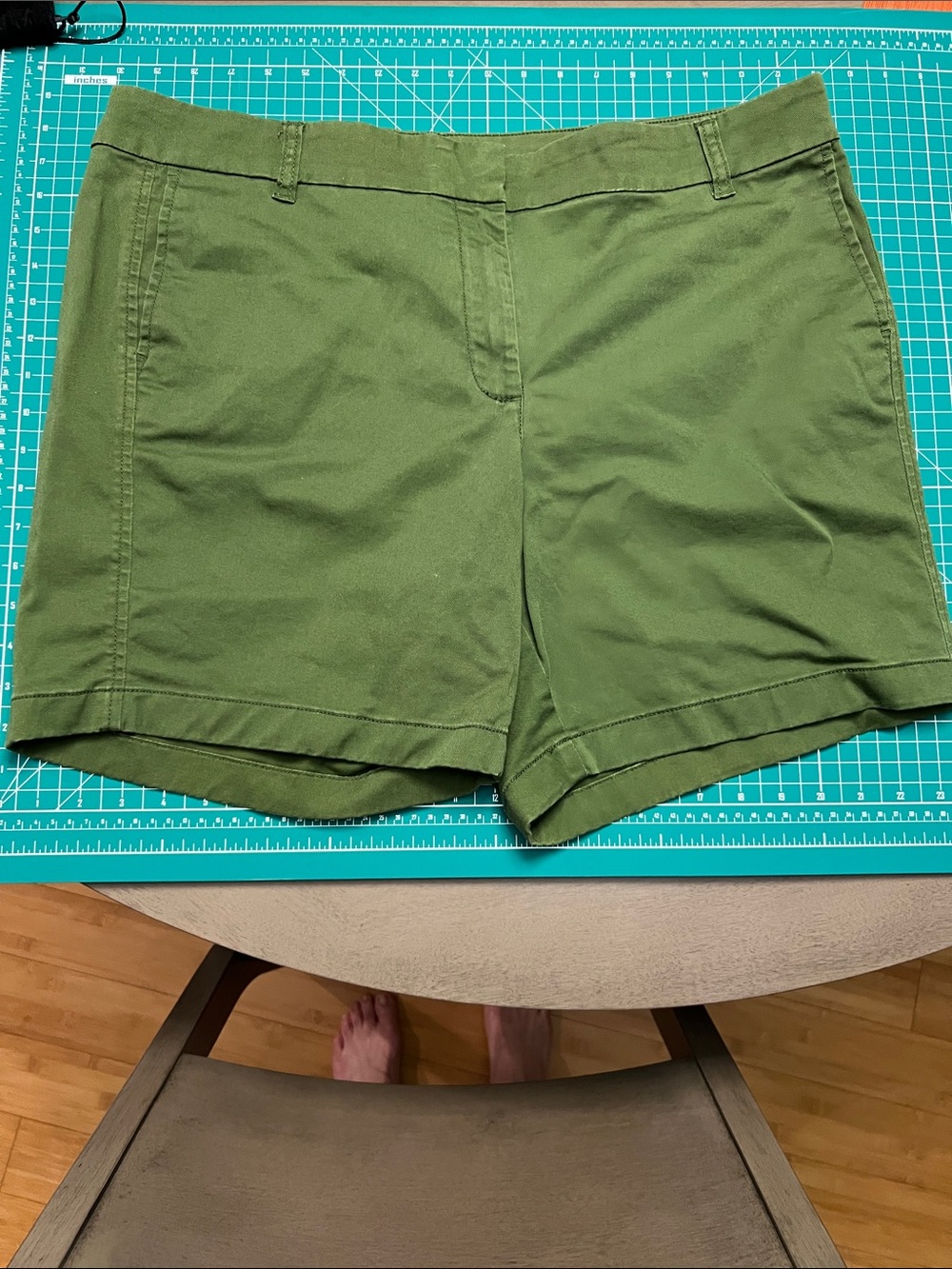 J Crew Women’s Olive Green Chino Shorts 7” Inseam